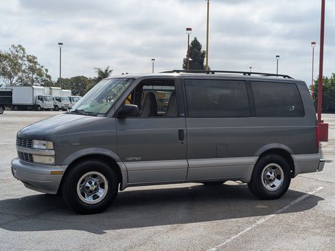 Used 2000 Chevrolet Astro Extended Passenger Mini Van image 2