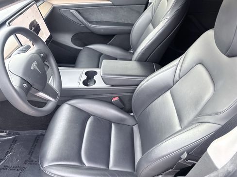 Used 2023 Tesla Model Y Performance image 23