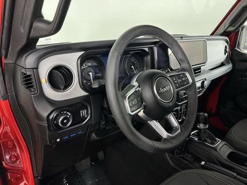 Used 2025 Jeep Wrangler Unlimited Sahara w/ Safety Group AWD/4WD image 10
