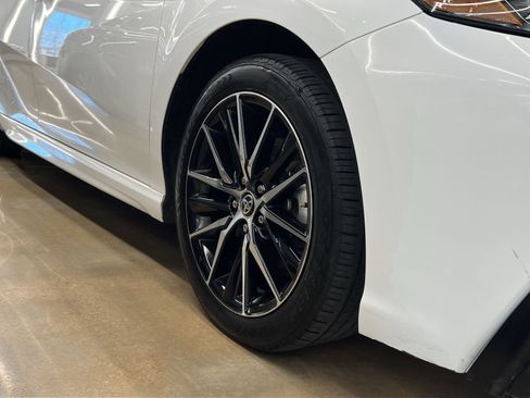 Used 2024 Toyota Camry SE image 8