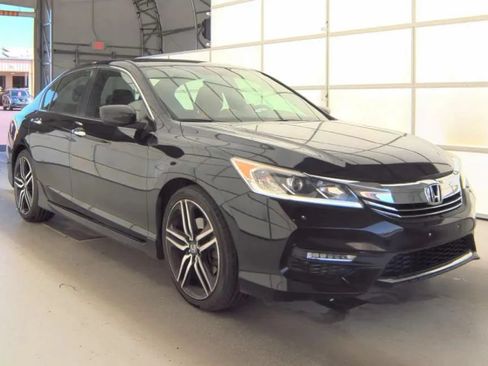 Used 2017 Honda Accord Sport image 3