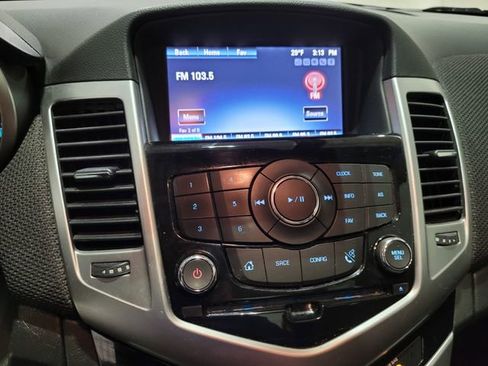 Used 2016 Chevrolet Cruze LT image 31