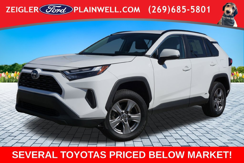 Used 2024 Toyota RAV4 XLE AWD/4WD image 1