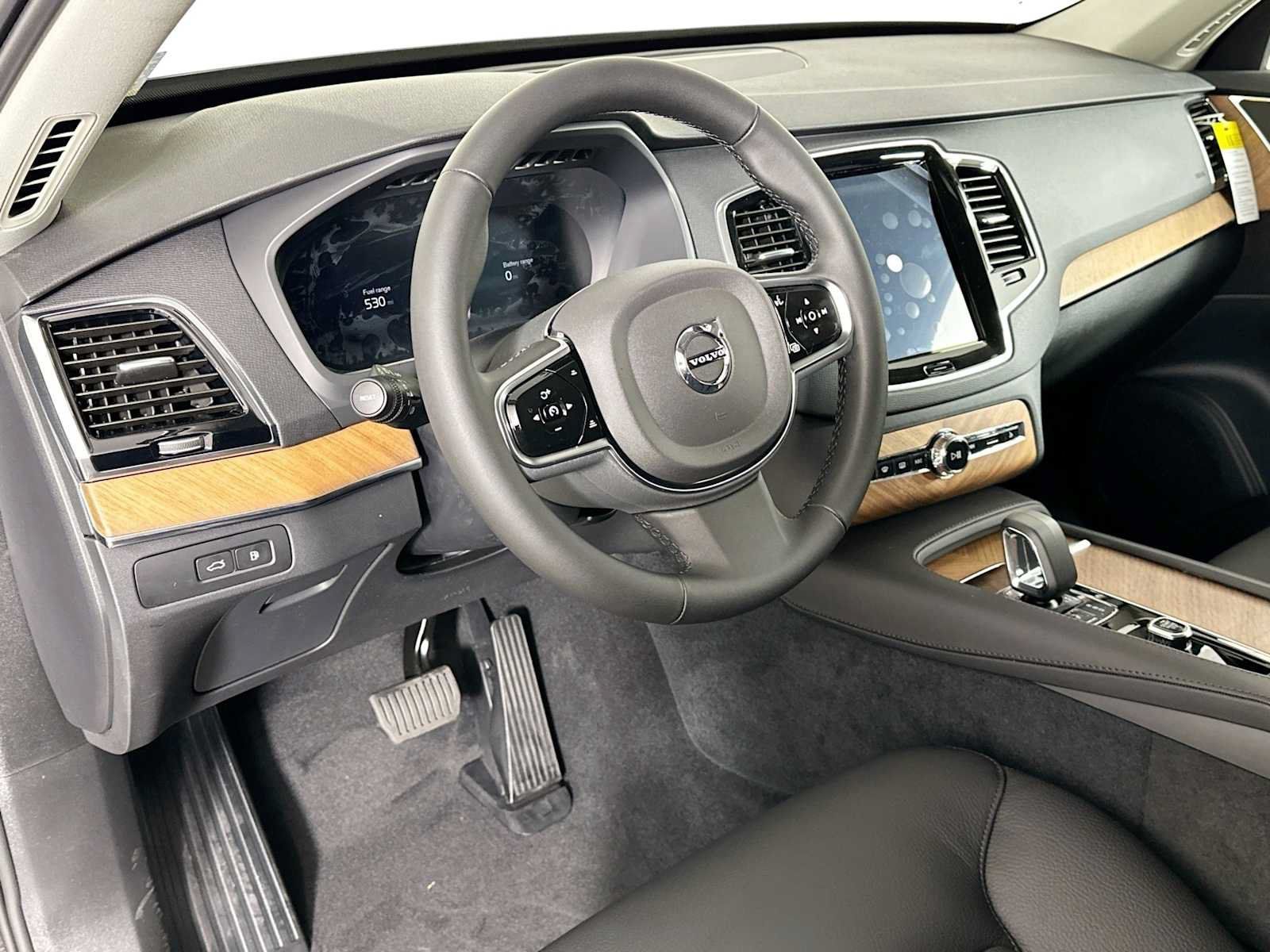 Certified 2025 Volvo XC90 T8 Plus w/ Protection Package Premier AWD/4WD image 7