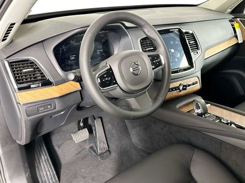 Certified 2025 Volvo XC90 T8 Plus w/ Protection Package Premier image 7