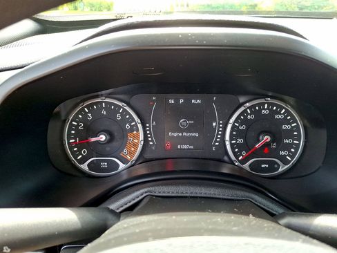 Used 2023 Jeep Renegade Latitude AWD/4WD image 13