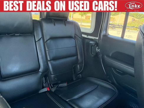 Used 2018 Jeep Wrangler Unlimited Sahara AWD/4WD image 29