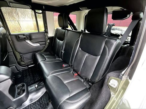 Used 2015 Jeep Wrangler Unlimited Sahara w/ Dual Top Group AWD/4WD image 21