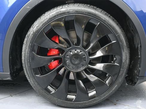 Used 2022 Tesla Model Y Performance image 15