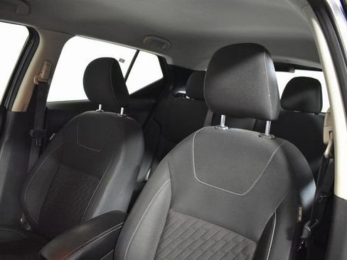 Used 2021 Nissan Kicks SV image 10