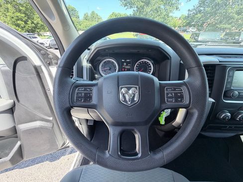 Used 2019 RAM 1500 Classic SLT AWD/4WD image 13