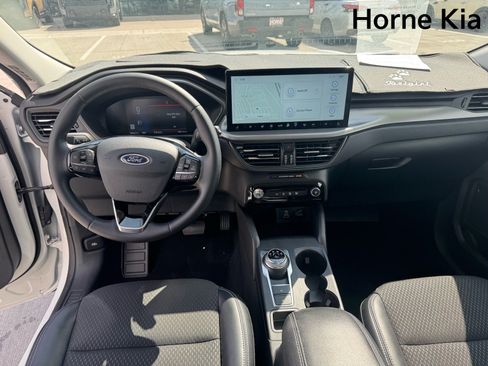 Used 2025 Ford Escape SE FWD image 14