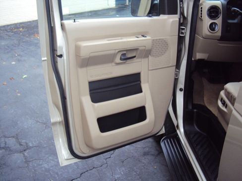 Used 2011 Ford E-150 and Econoline 150 Wagon image 11