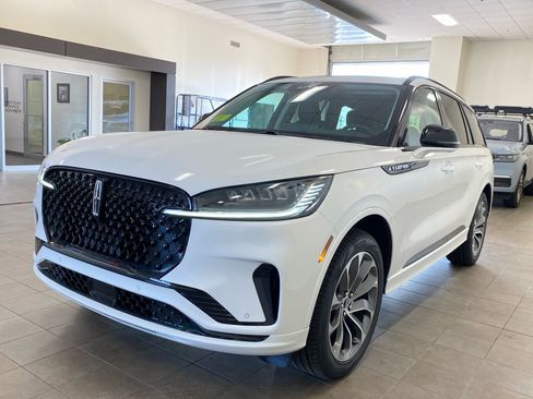New 2026 Lincoln Aviator AWD w/ Jet Appearance Package image 4