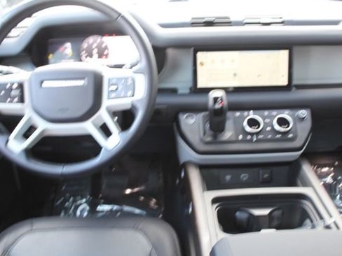 Used 2024 Land Rover Defender 110 X-Dynamic SE image 4