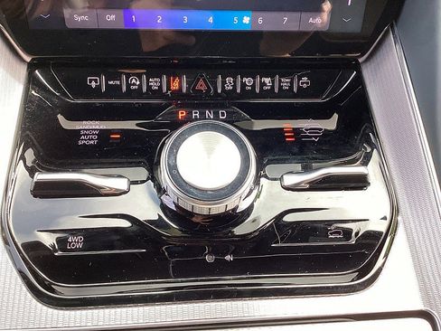 Used 2023 Jeep Grand Wagoneer Series III image 15