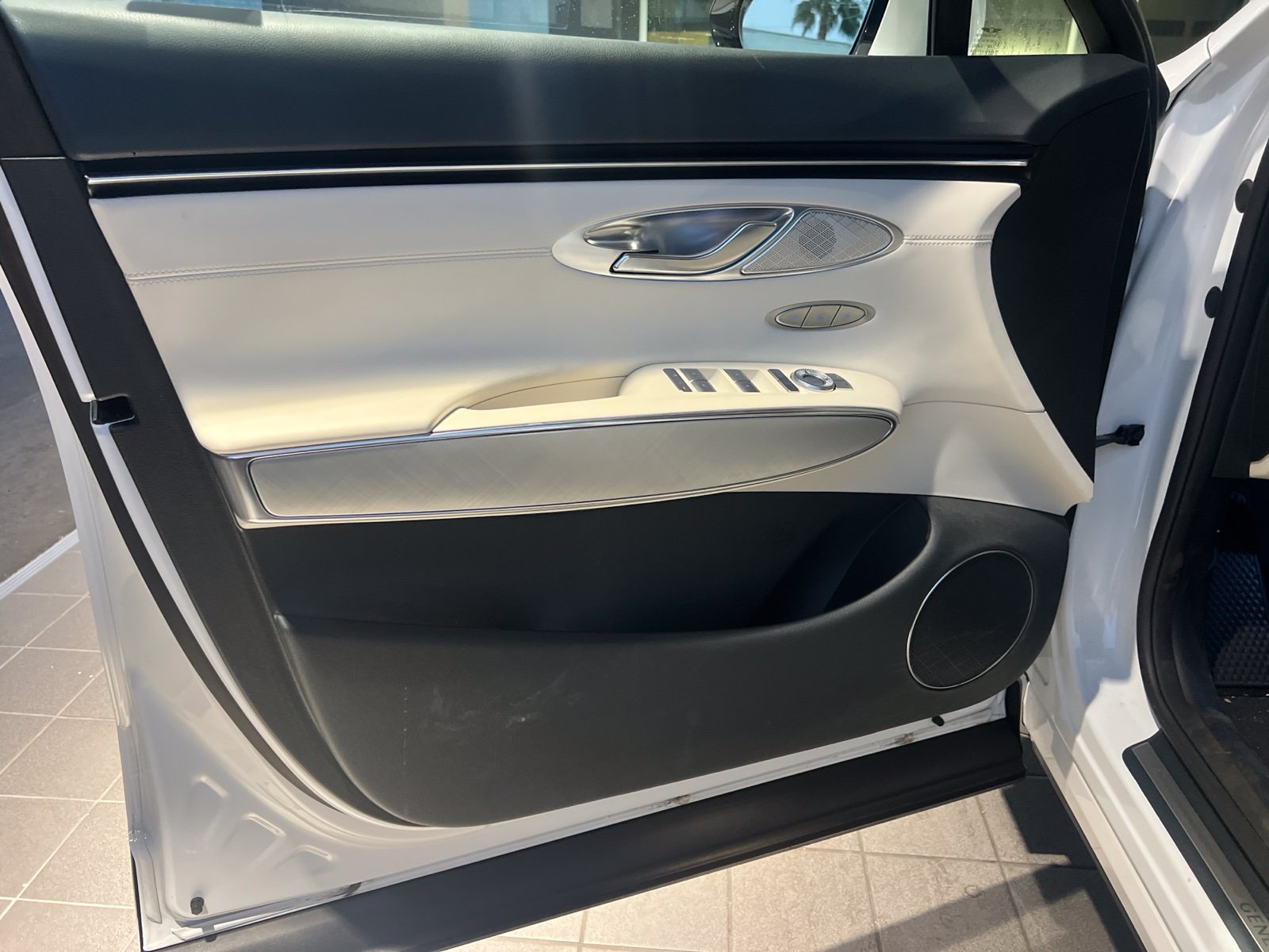 Used 2025 Genesis Electrified GV70 AWD/4WD image 20
