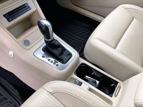 Used 2015 Volkswagen Tiguan SEL image 16