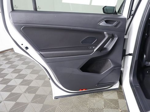 Used 2021 Volkswagen Tiguan SE R-Line image 24
