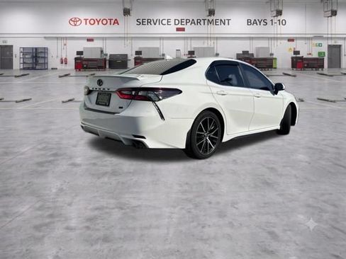 Used 2021 Toyota Camry SE w/ Blackout Package (TMS) FWD image 7