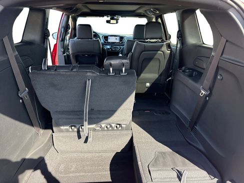 New 2026 Chrysler Pacifica Limited image 11