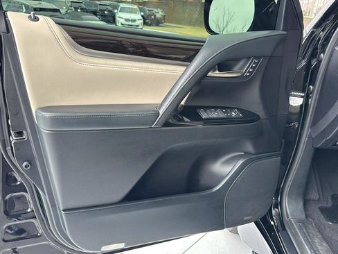 Used 2019 Lexus LX 570 4WD image 14