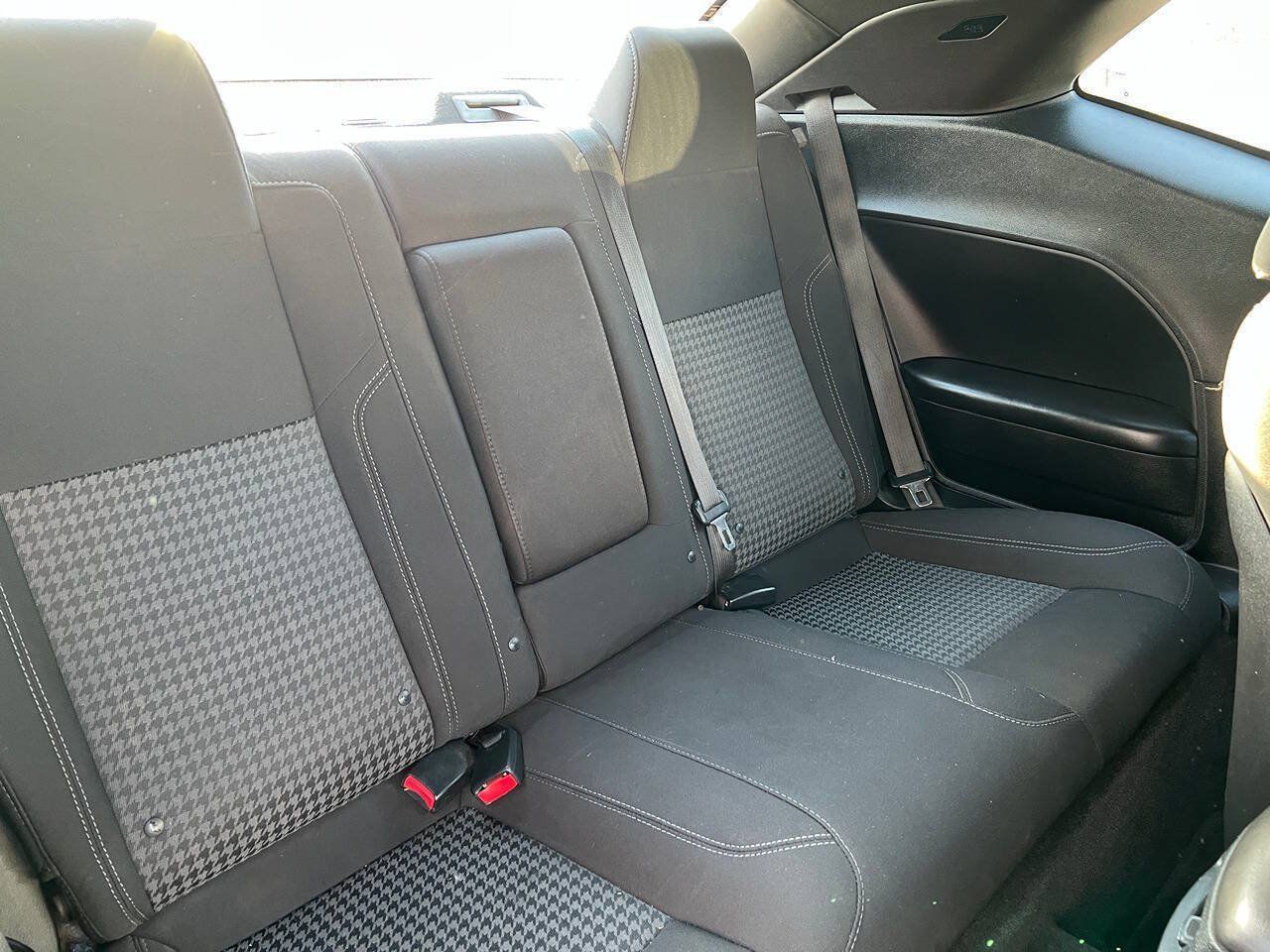 Used 2015 Dodge Challenger SXT RWD image 21