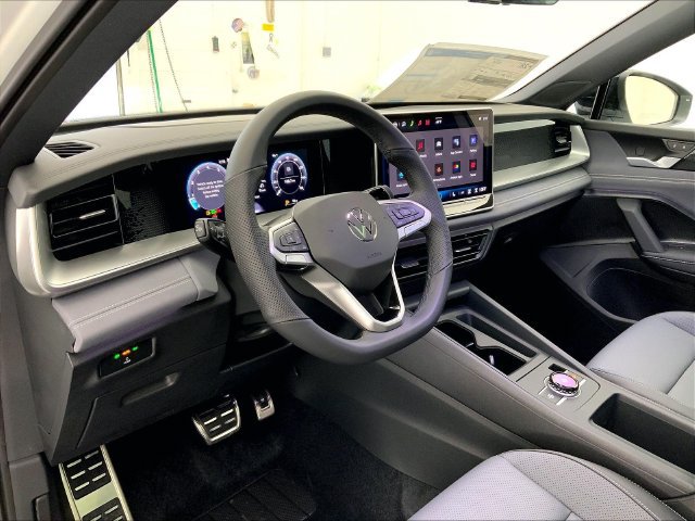 New 2026 Volkswagen Tiguan SE R-Line FWD image 7