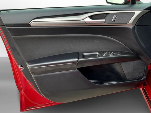 Used 2020 Ford Fusion SE image 25