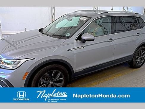 Used 2022 Volkswagen Tiguan SE AWD/4WD image 1