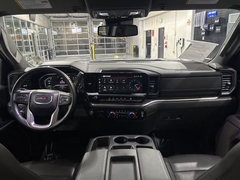 Used 2025 GMC Sierra 1500 SLT image 32