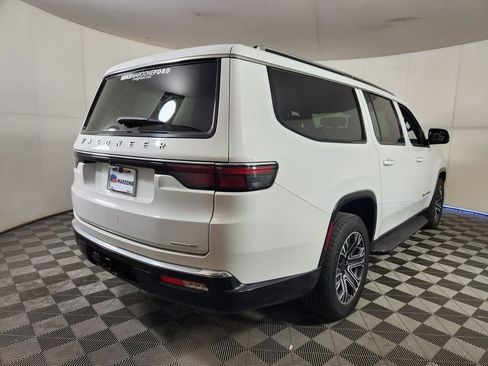Used 2024 Jeep Wagoneer L Series II w/ Flexible Seating Group AWD/4WD image 6