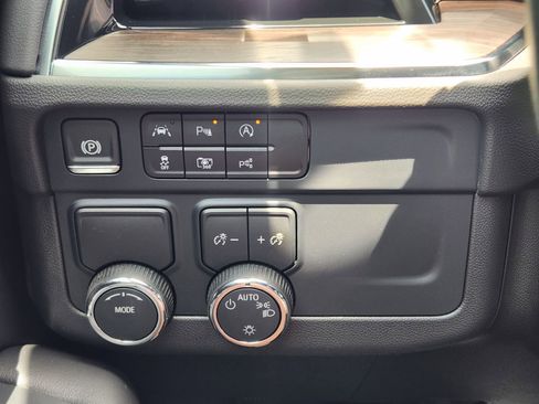 Used 2025 Chevrolet Tahoe LS RWD image 24