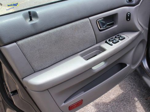 Used 2002 Ford Taurus SE image 19