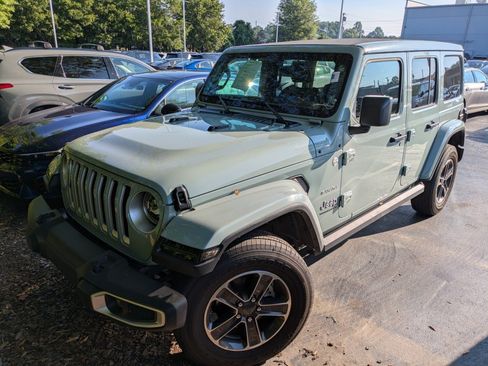 Used 2019 Jeep Wrangler Unlimited Sahara AWD/4WD image 2
