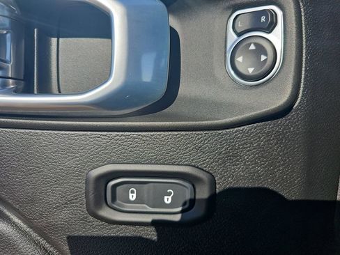 Used 2021 Jeep Gladiator Willys image 27
