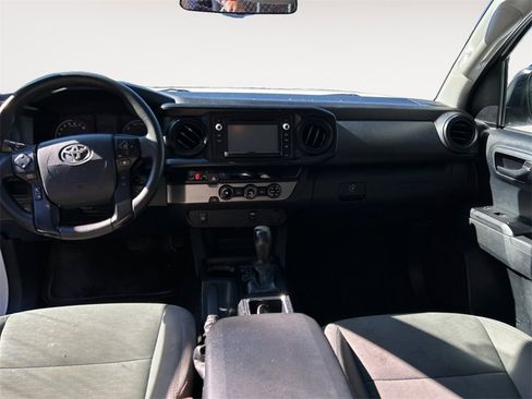 Used 2018 Toyota Tacoma SR image 5