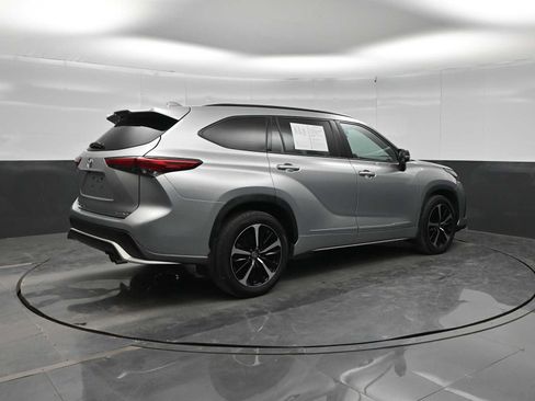 Used 2021 Toyota Highlander XSE AWD/4WD image 7