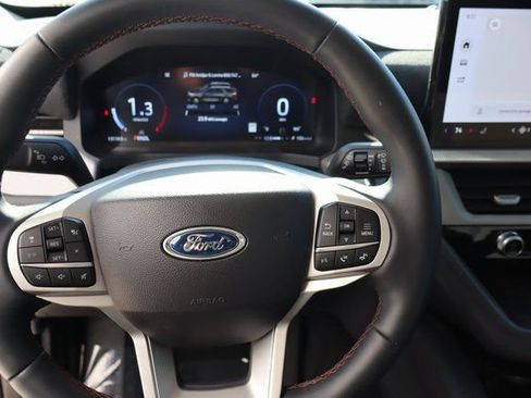 Used 2025 Ford Explorer Active image 33