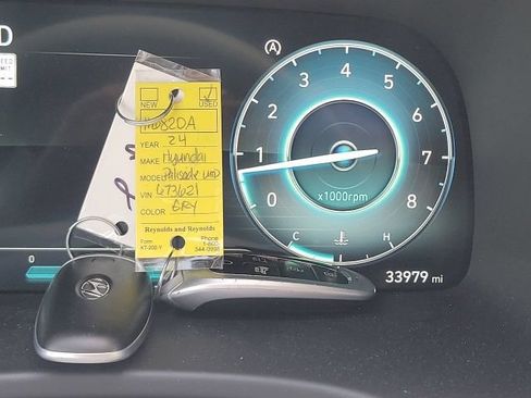 Used 2024 Hyundai Palisade Limited FWD image 6