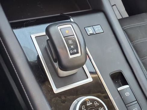 Used 2023 Mitsubishi Outlander SE image 32