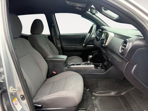 Used 2019 Toyota Tacoma TRD Off-Road image 6