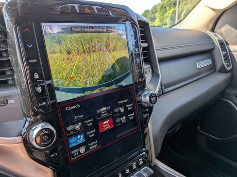 Used 2020 RAM 1500 Laramie AWD/4WD image 17