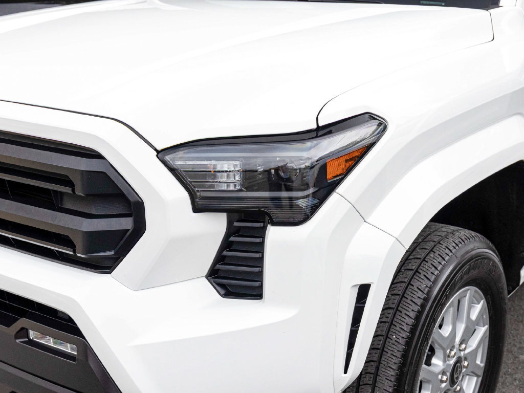 Used 2025 Toyota Tacoma SR5 AWD/4WD image 35