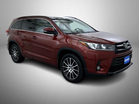 Used 2017 Toyota Highlander SE AWD/4WD image 3