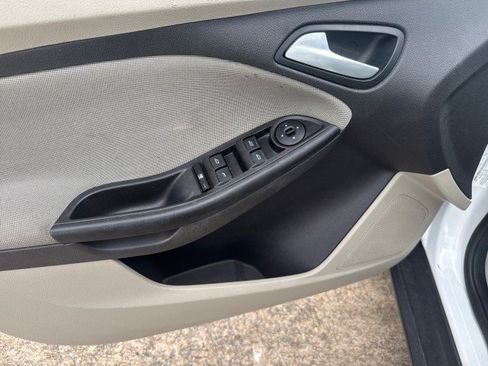 Used 2014 Ford Focus SE FWD image 9