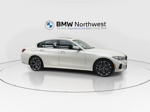 New 2026 BMW 330i xDrive Sedan w/ Premium Package AWD/4WD image 4
