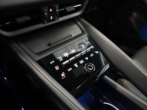 Certified 2025 Porsche Macan 4S Electric image 17