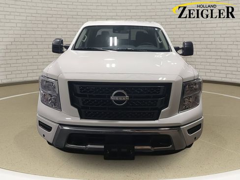 Certified 2024 Nissan Titan SV w/ SV Convenience Package image 2