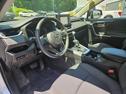 Used 2019 Toyota RAV4 LE w/ All Weather Liner Package AWD/4WD image 15
